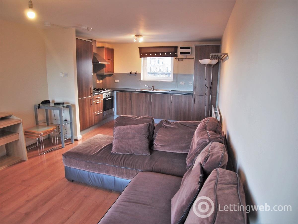 Property to rent in 82 Barrland Street South Side