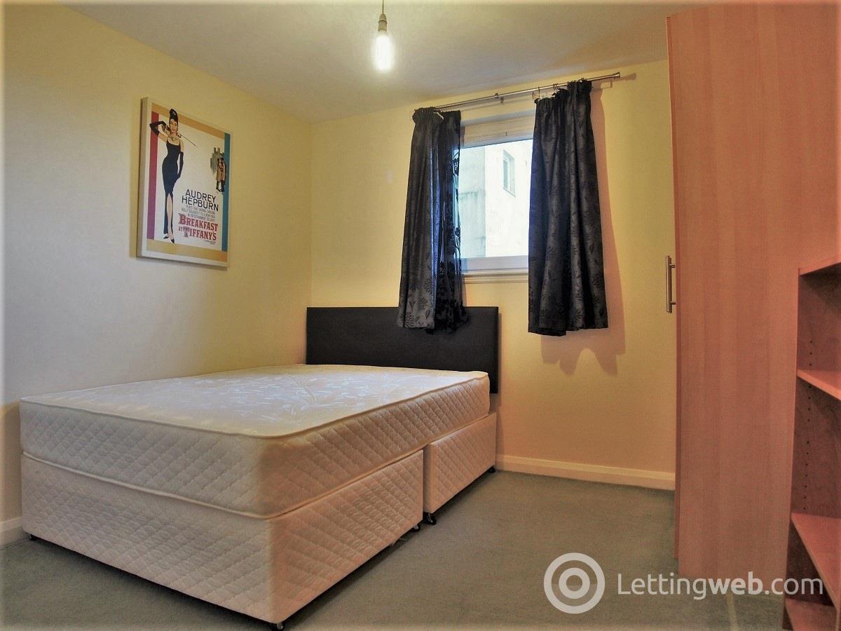 Property to rent in 82 Barrland Street South Side