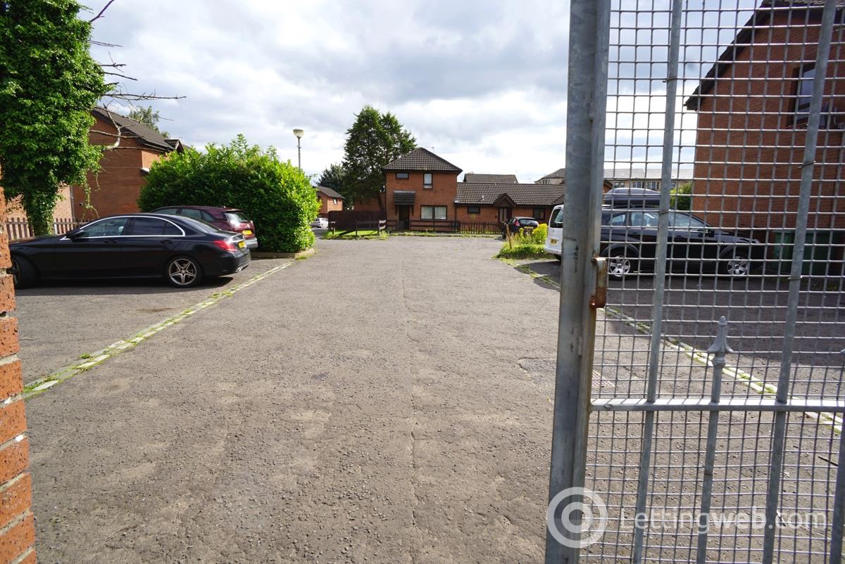 Property to rent in 23 Elderpark Grove