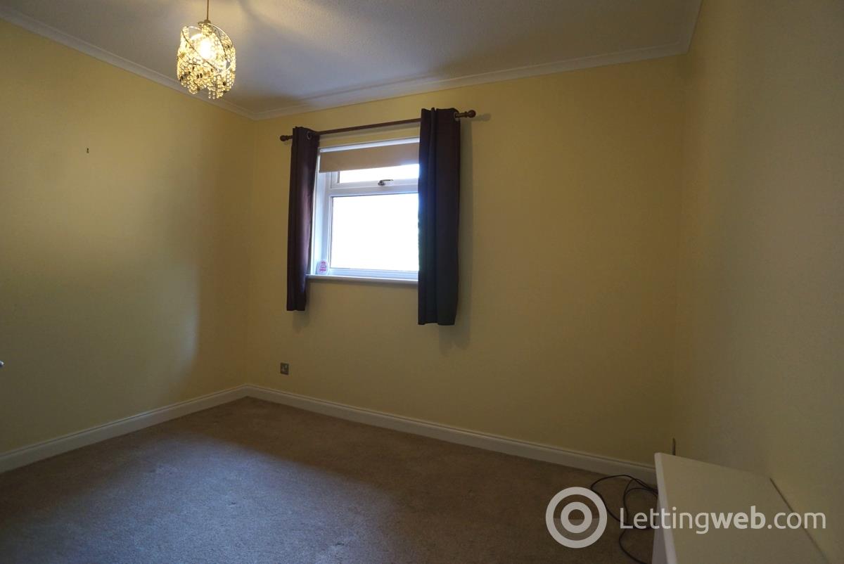 Property to rent in 23 Elderpark Grove