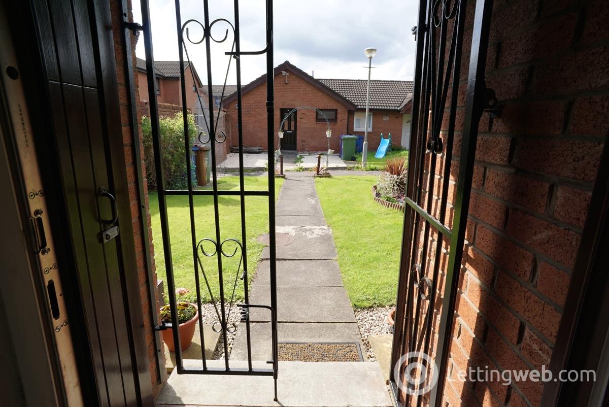 Property to rent in 23 Elderpark Grove