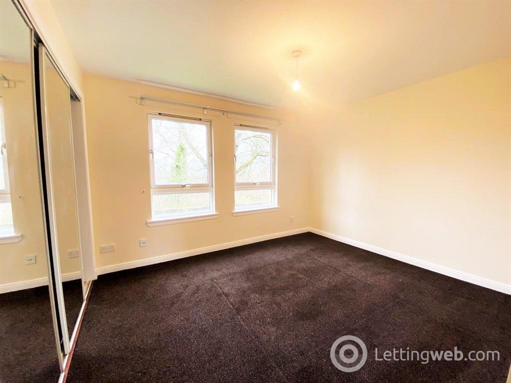 Property to rent in 14 Woodlands Court Woodlands Road Thornliebank