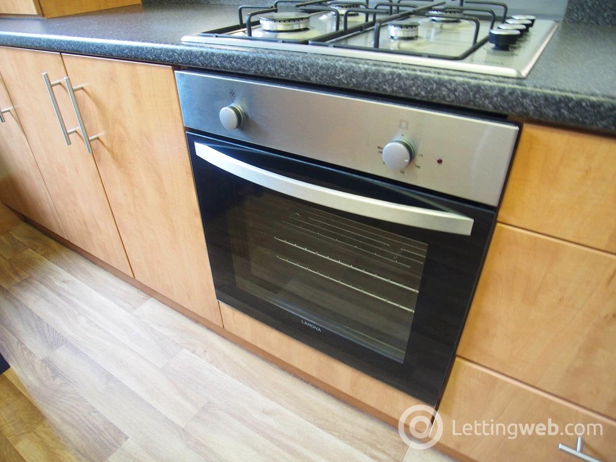 Property to rent in Dumbarton Road