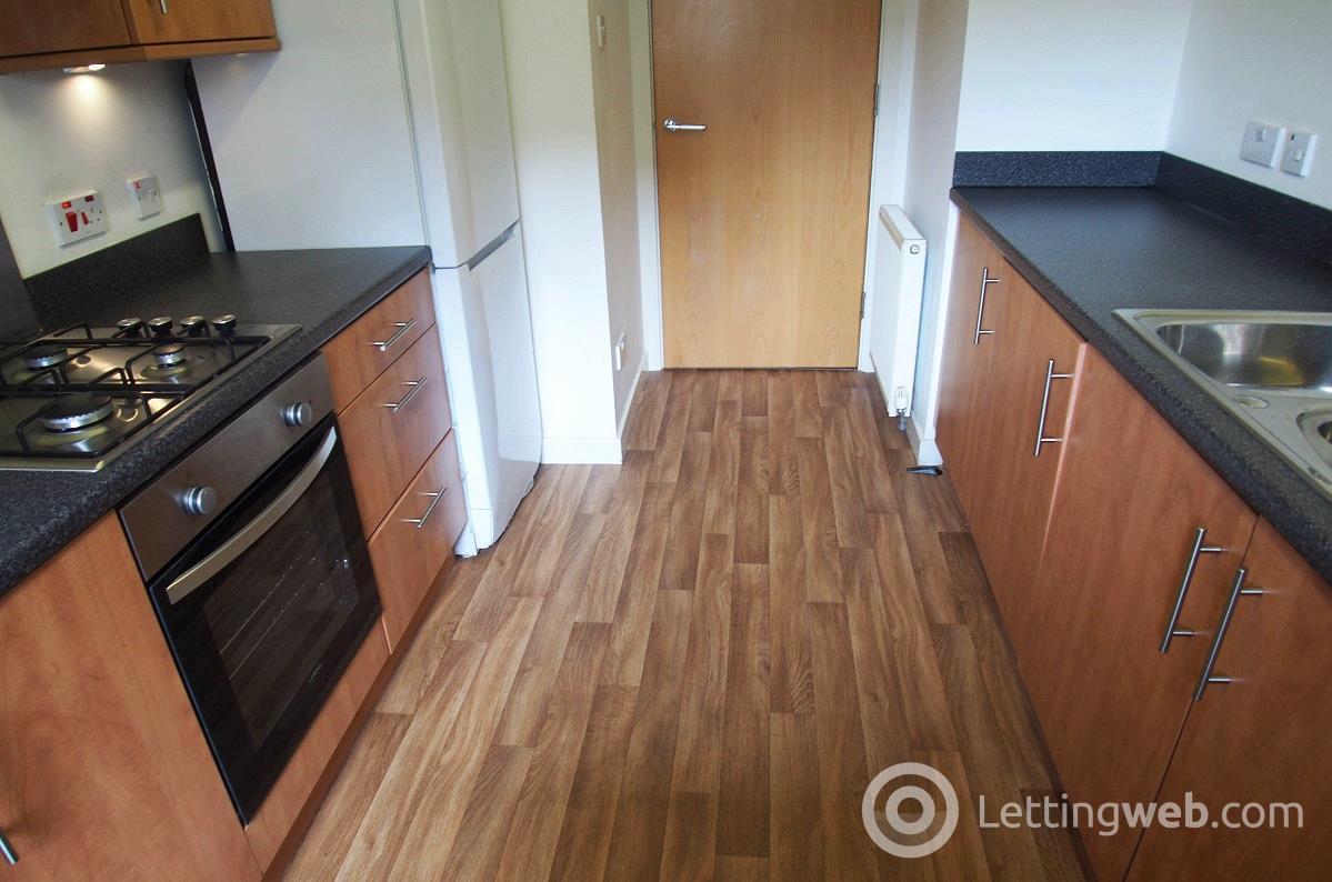 Property to rent in Dumbarton Road