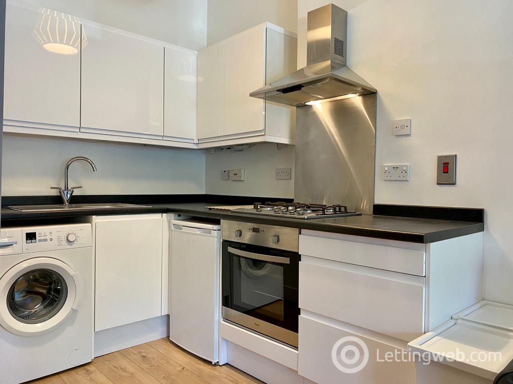 Property to rent in 15 Temple Gardens Anniesland