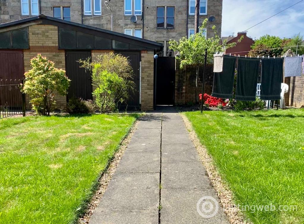 Property to rent in 15 Temple Gardens Anniesland