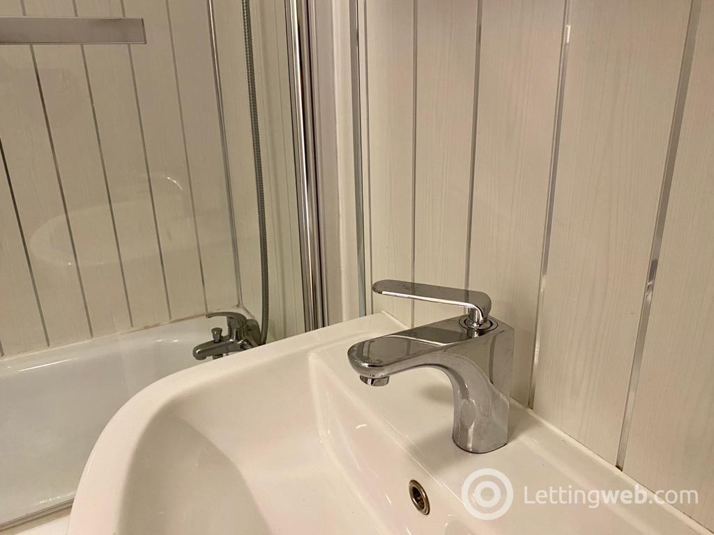 Property to rent in 15 Temple Gardens Anniesland