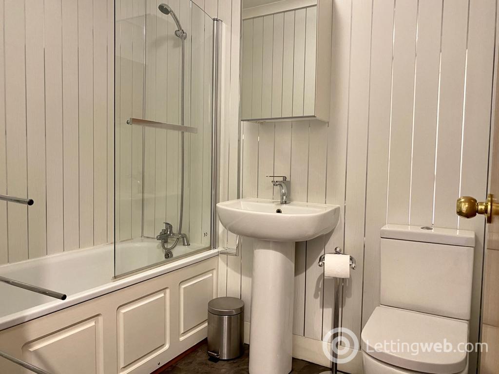 Property to rent in 15 Temple Gardens Anniesland