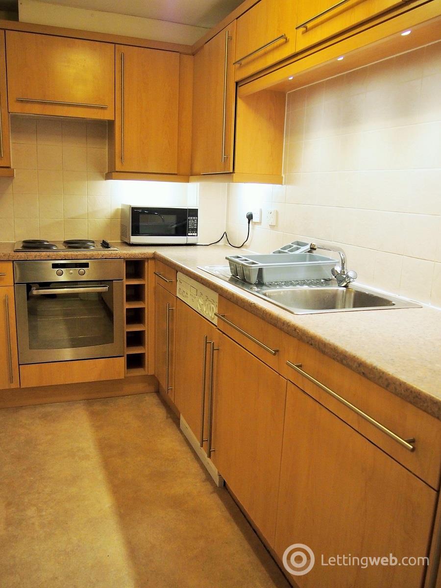 Property to rent in Wallace Street