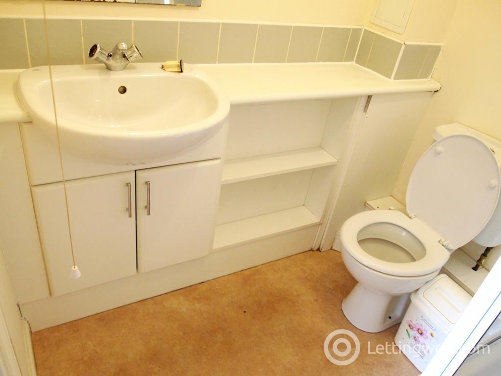 Property to rent in Wallace Street