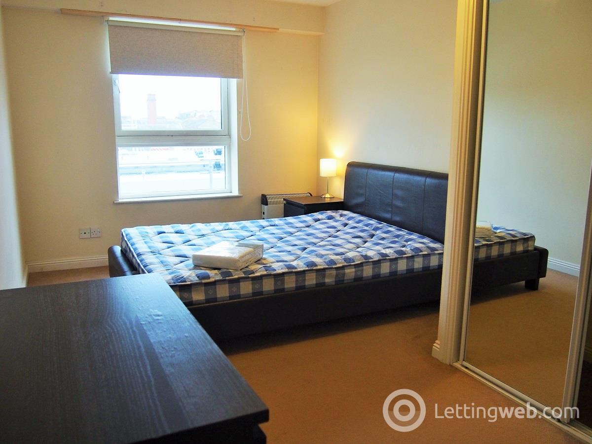 Property to rent in Wallace Street