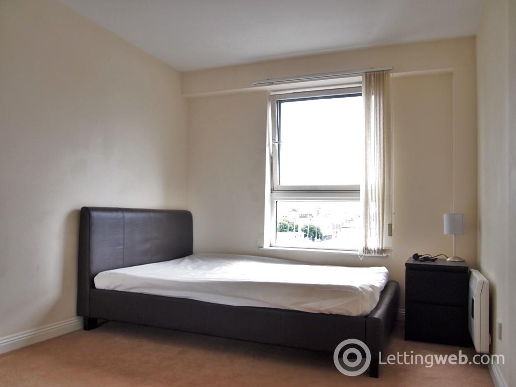 Property to rent in Wallace Street