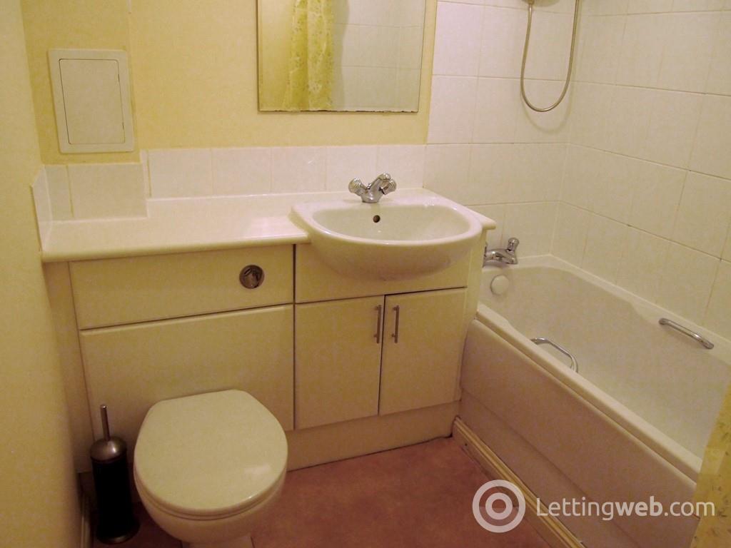 Property to rent in Wallace Street