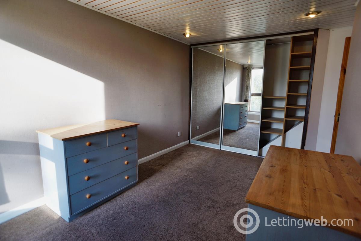 Property to rent in 76 Kennishead Avenue