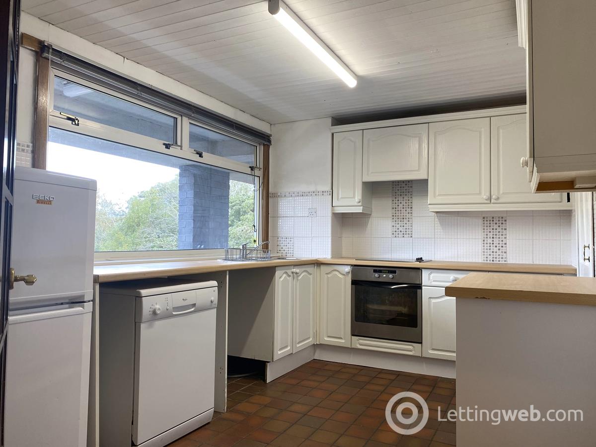 Property to rent in 76 Kennishead Avenue