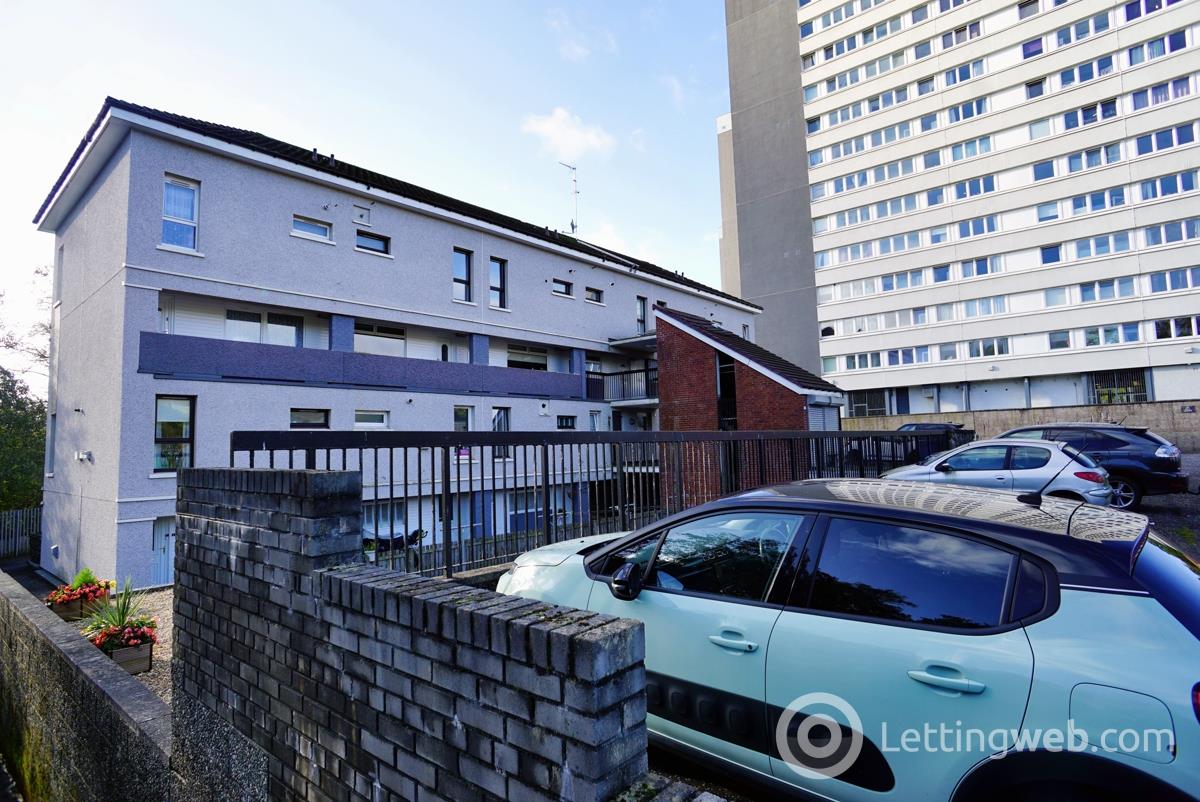 Property to rent in 76 Kennishead Avenue