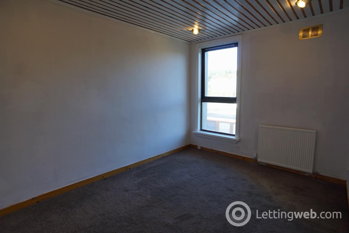 Property to rent in 76 Kennishead Avenue