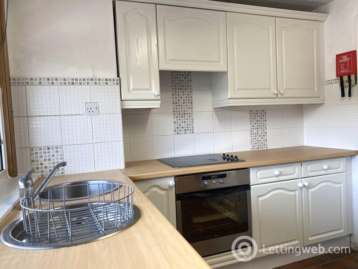 Property to rent in 76 Kennishead Avenue