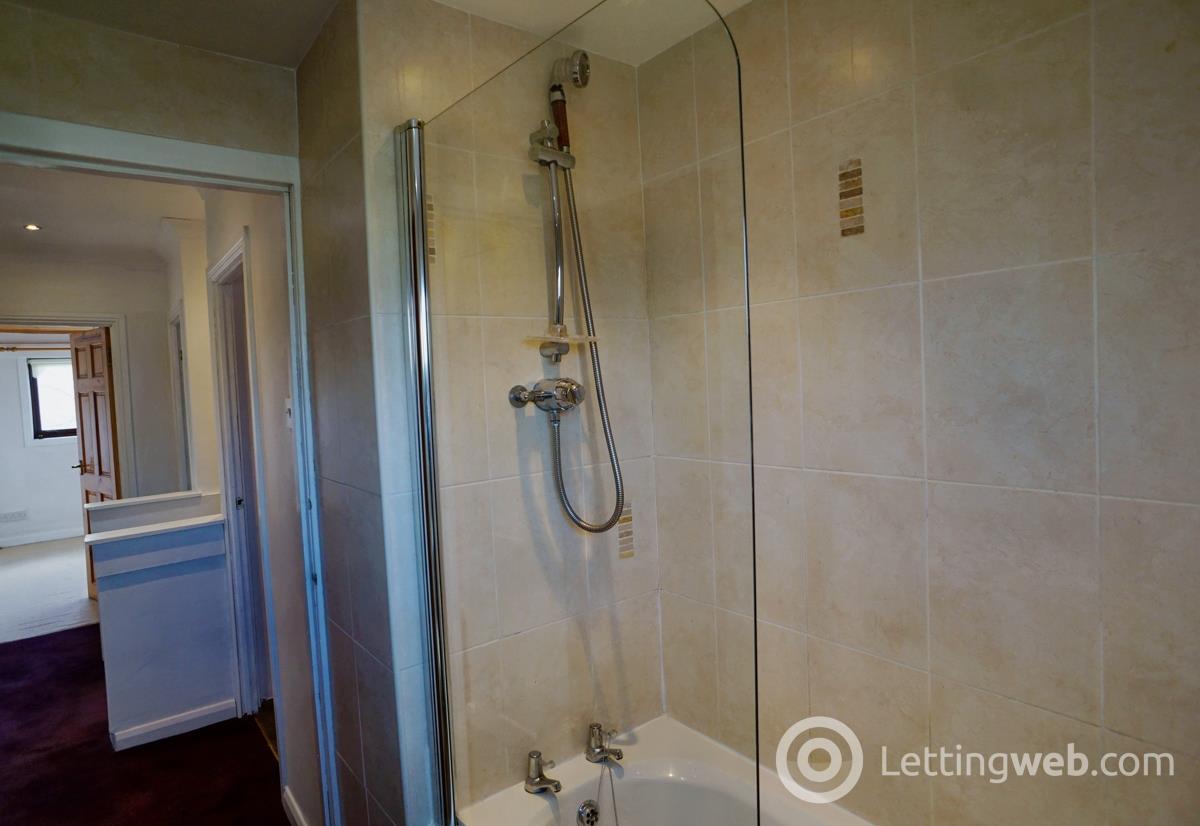 Property to rent in 76 Kennishead Avenue