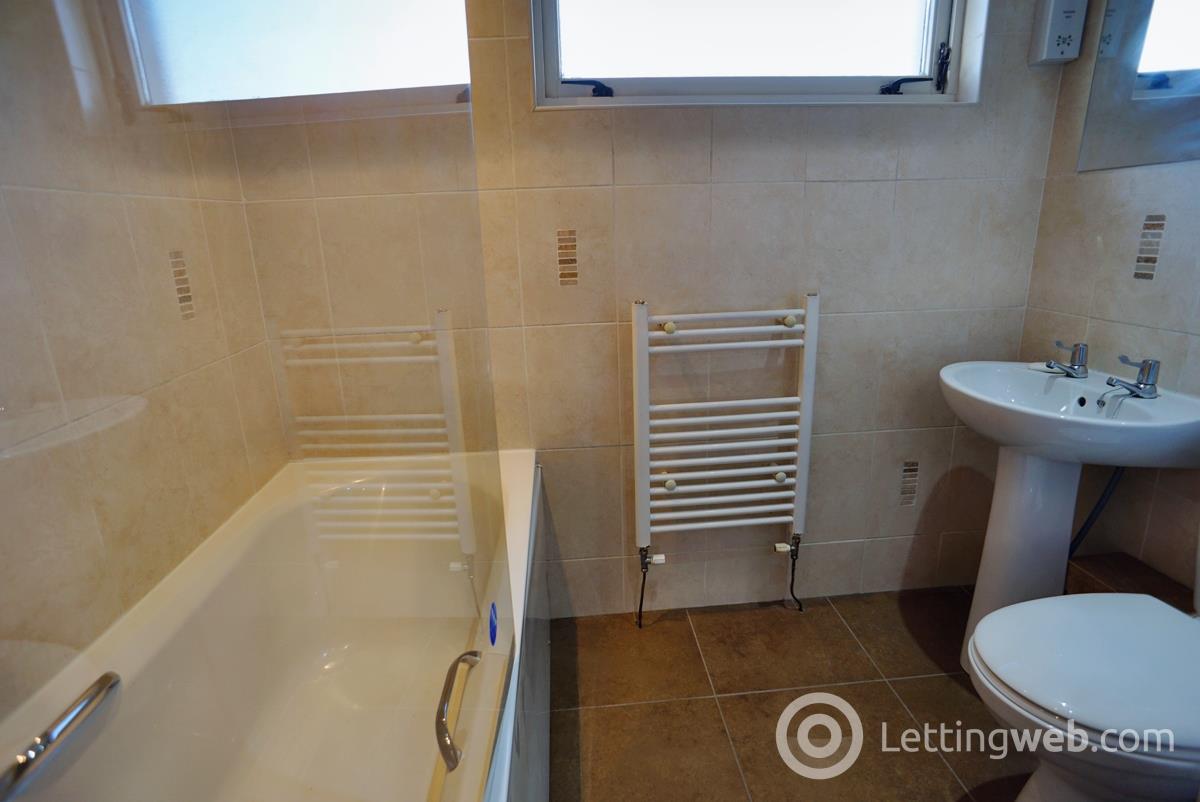 Property to rent in 76 Kennishead Avenue