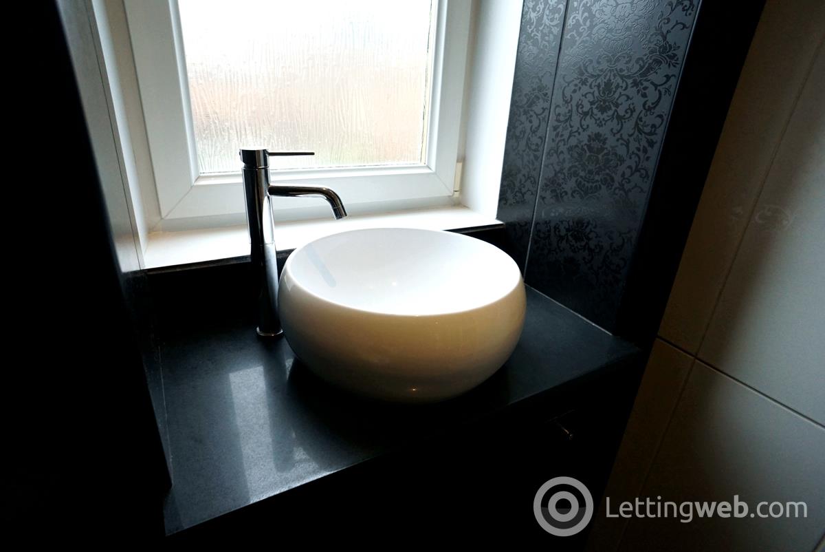 Property to rent in 119 High Street