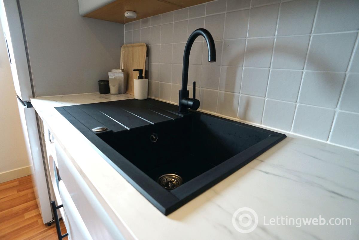 Property to rent in 5 Napiershall Street