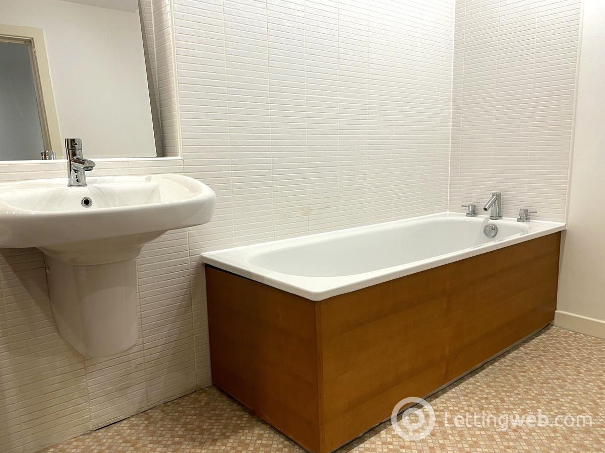 Property to rent in Glasgow Harbour Terraces