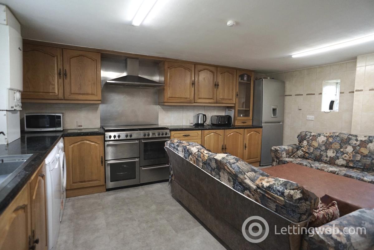 Property to rent in 102 Albert Road