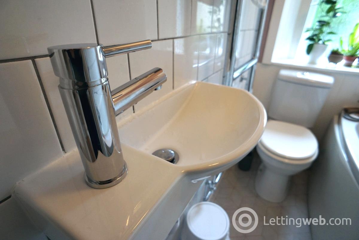 Property to rent in 15 Cochrane Street