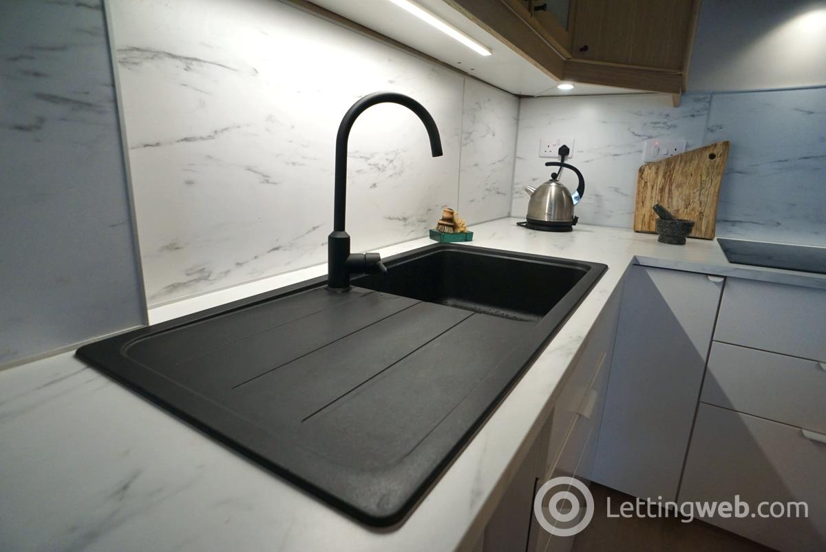 Property to rent in 15 Cochrane Street