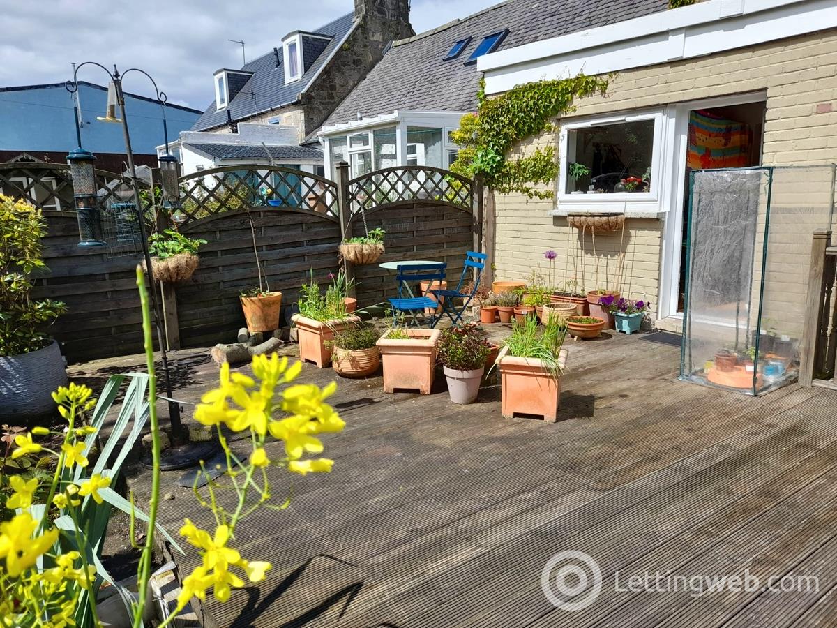 Property to rent in 15 Cochrane Street