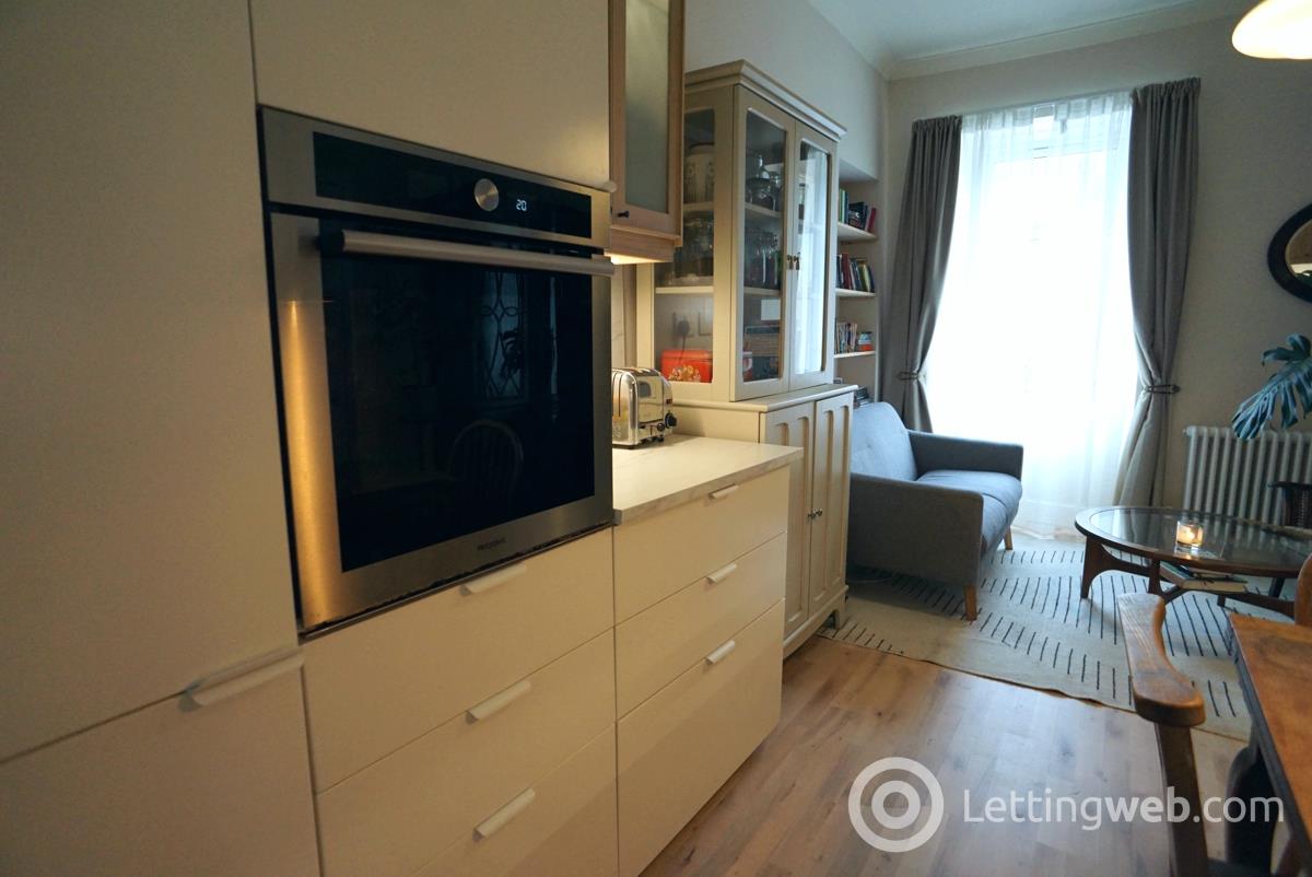 Property to rent in 15 Cochrane Street