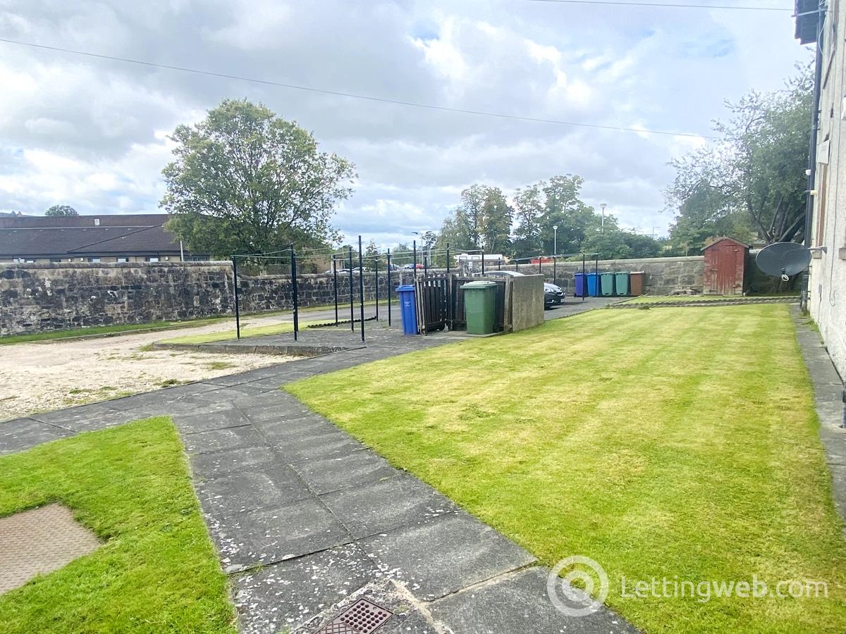 Property to rent in 450 Crookston Road