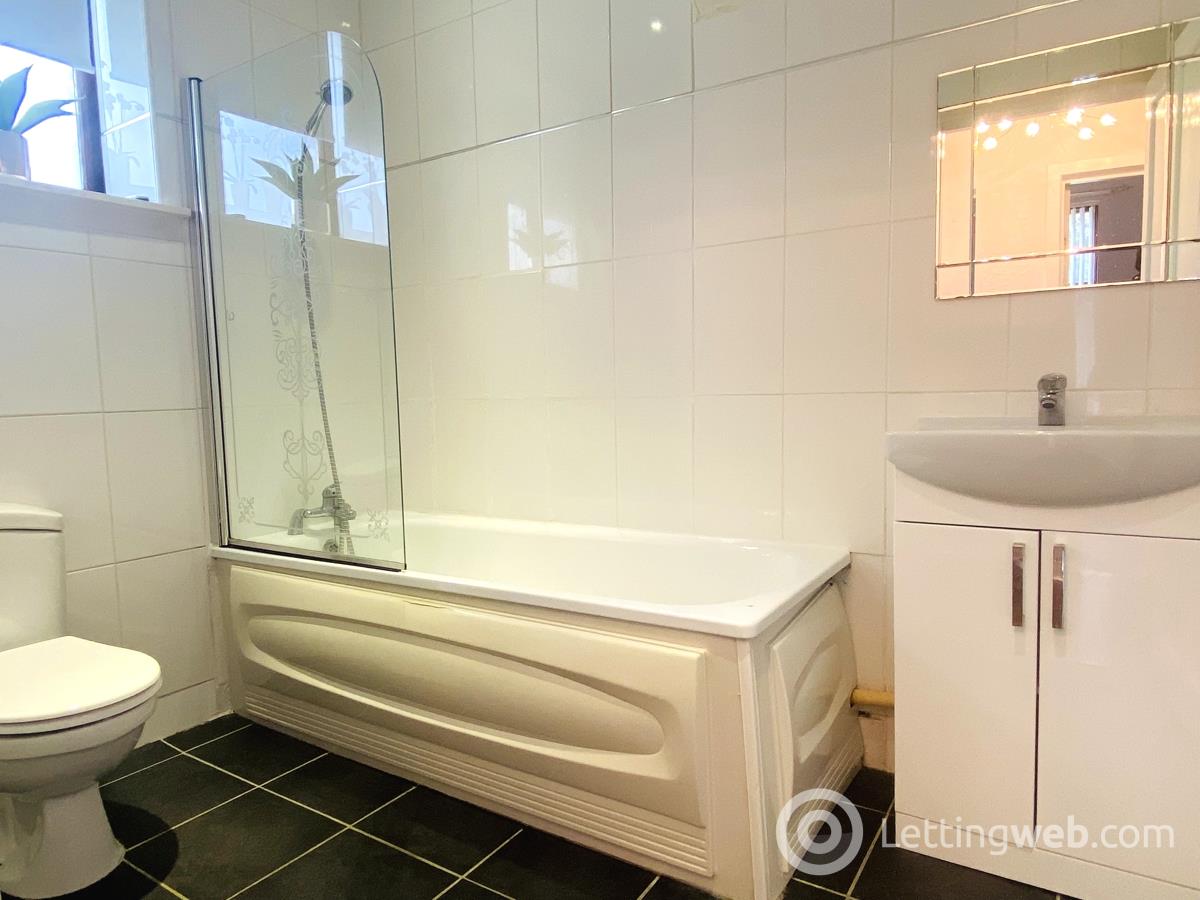 Property to rent in 450 Crookston Road