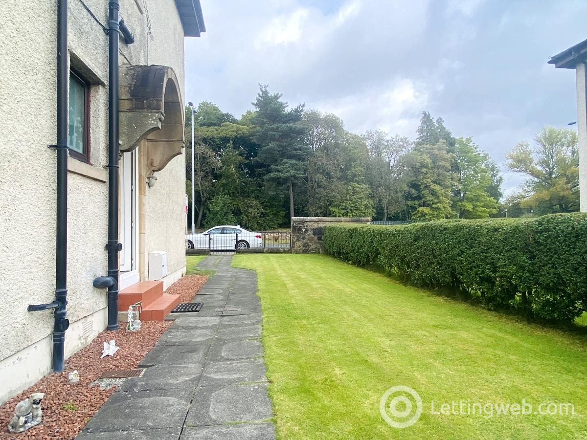 Property to rent in 450 Crookston Road