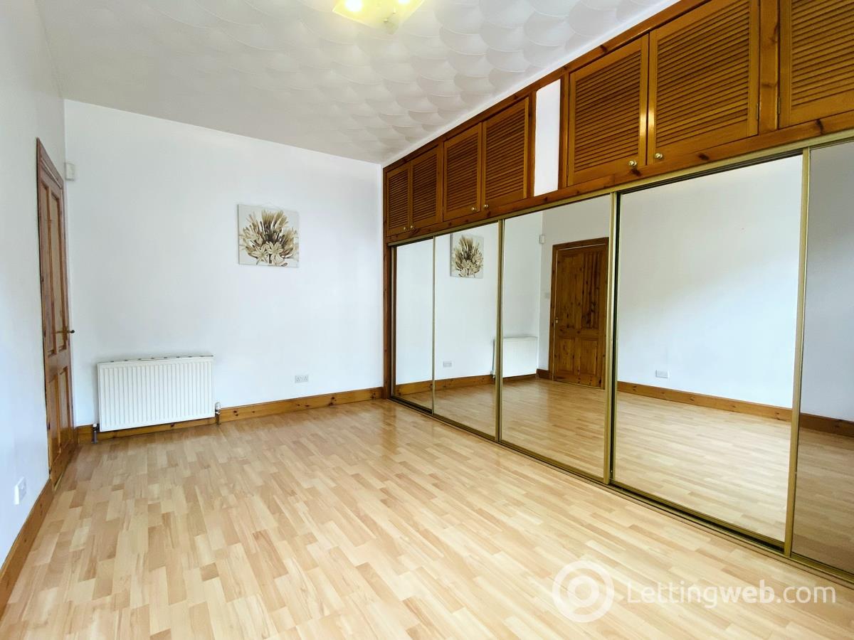 Property to rent in 450 Crookston Road