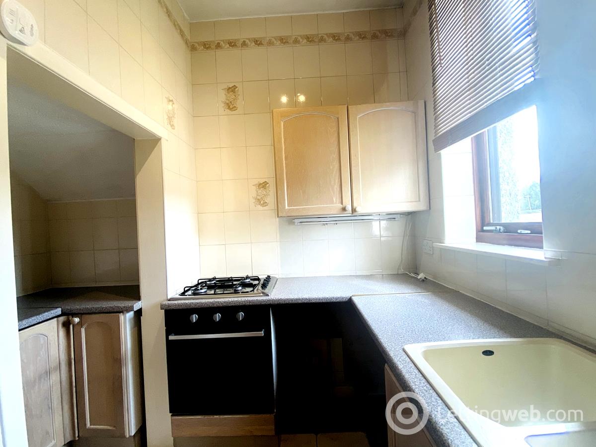 Property to rent in 450 Crookston Road