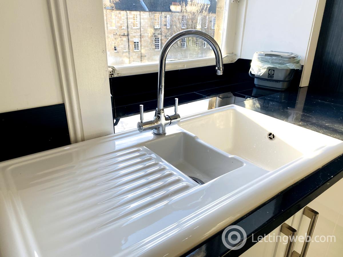 Property to rent in 25 Albert Avenue