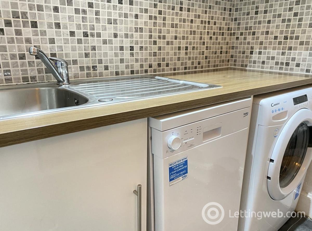 Property to rent in Westclyffe Street