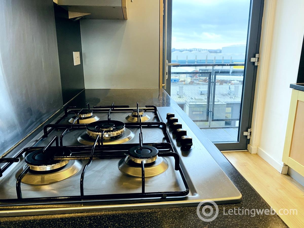 Property to rent in Glasgow Harbour Terrace