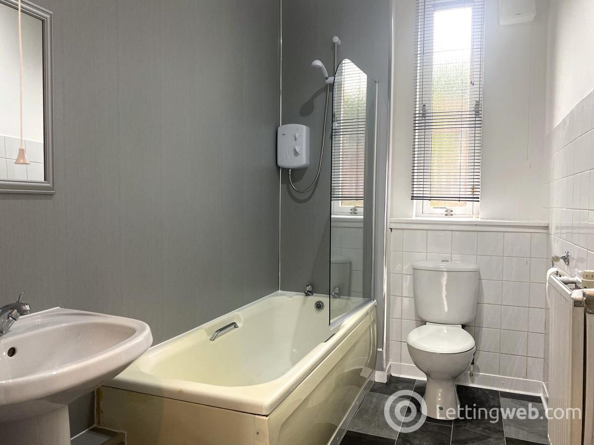 Property to rent in 100 Cardross Street