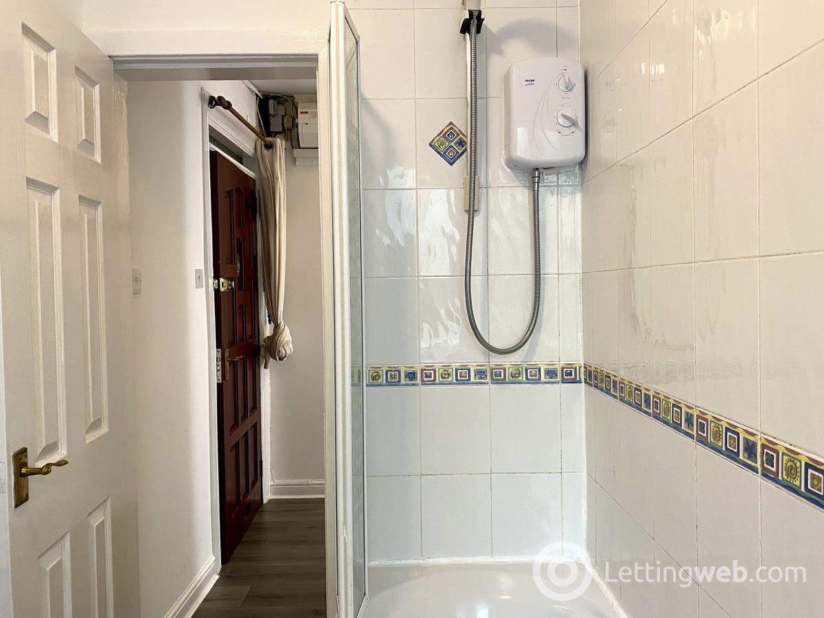 Property to rent in 256 Nether Auldhouse Road