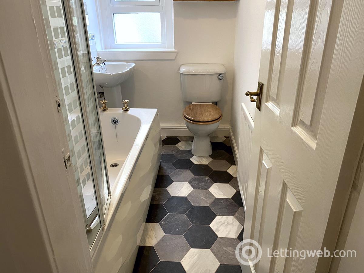 Property to rent in 256 Nether Auldhouse Road