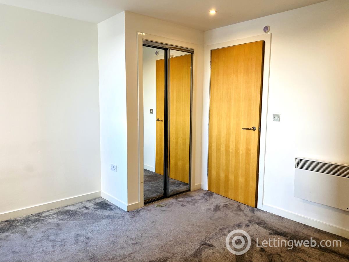 Property to rent in 72 Lancefield Quay