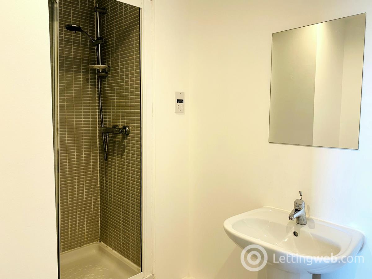 Property to rent in 72 Lancefield Quay