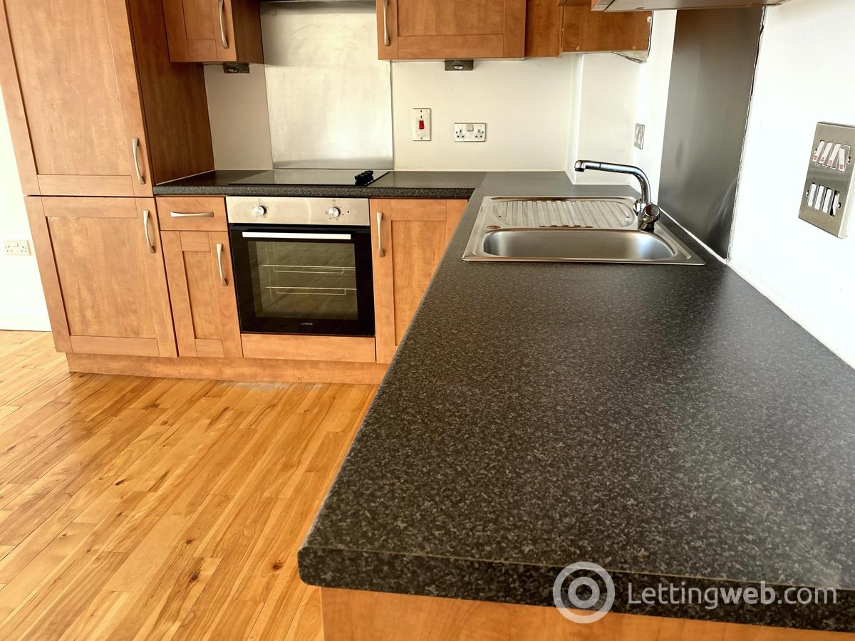 Property to rent in 72 Lancefield Quay