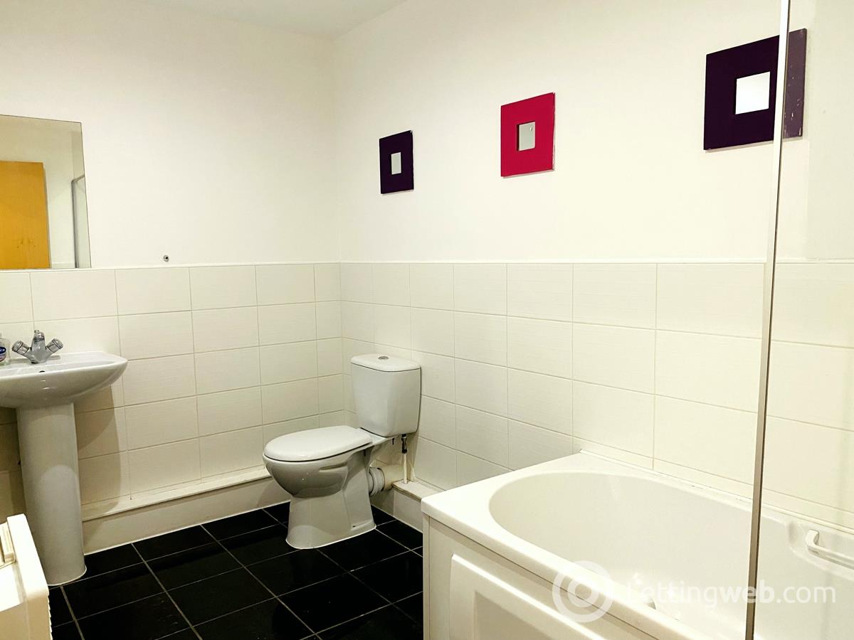 Property to rent in 72 Lancefield Quay