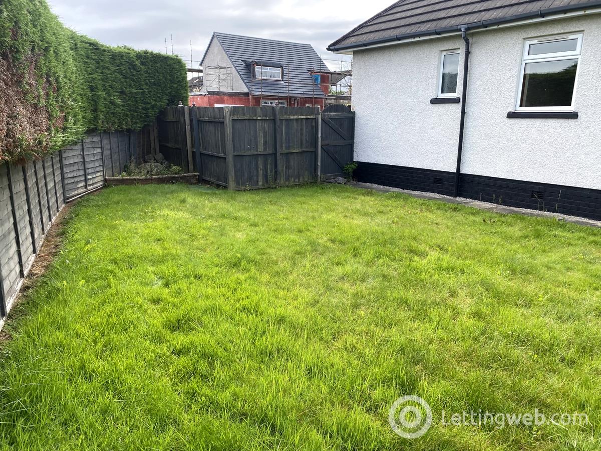 Property to rent in 3 Castlehill Drive, Glasgow