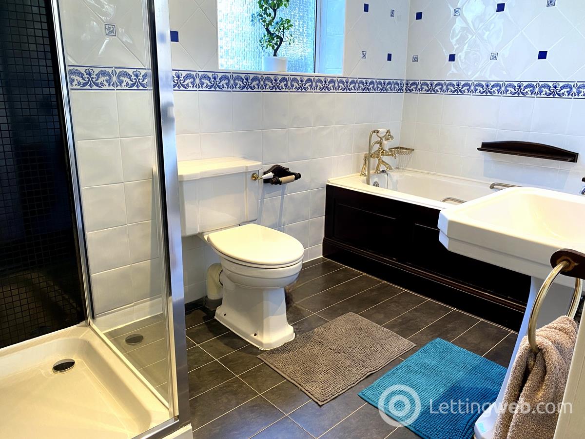 Property to rent in 3 Castlehill Drive, Glasgow