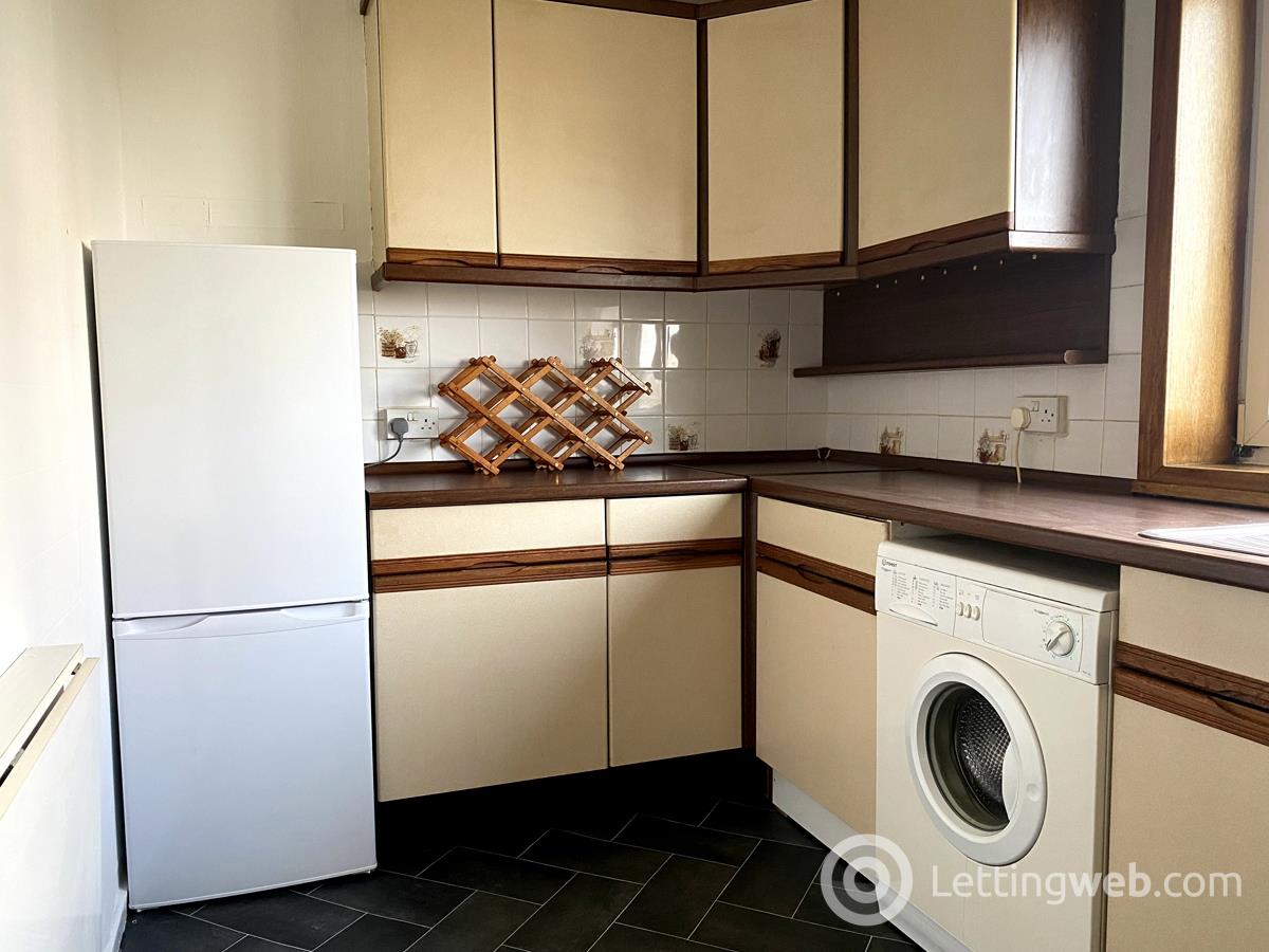 Property to rent in 16 Woodend Road Rutherglen